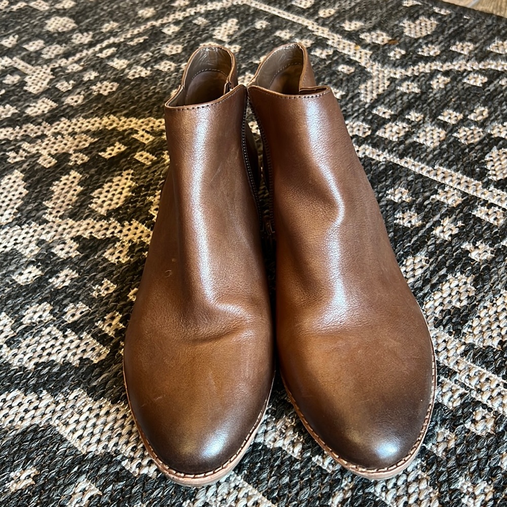 Gianni Bini leather bootie